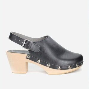 Novacas vegan clog wedge. Ethically sourced Minimalist boho quiet luxury neutral